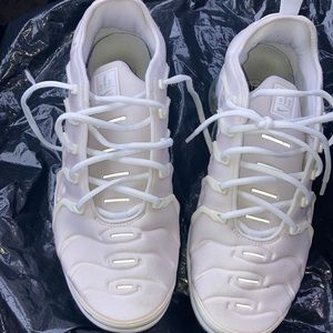 Nikes air vapor max plus